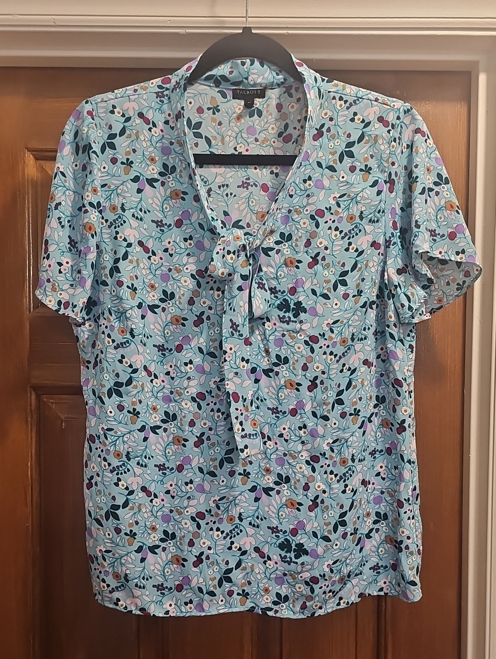 Talbots Sky Blue Floral Tie-Neck Short Sleeve Blouse. Size M